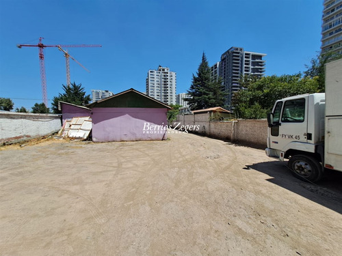 Terreno Construcción En Venta, Macul Cercano A Municipalidad