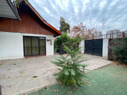 Amplia, Segura Y Cómoda Casa Familiar.