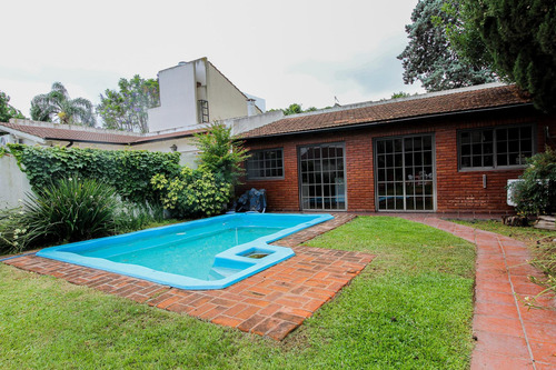 Venta De Casa 5 Ambientes Con Piscina En Haedo Sur
