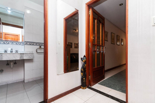 Hermoso Chalet De 5 Amb. En El Centro De Lanusita