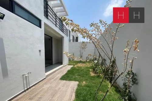 Casa En Venta En Lomas De Angelópolis.