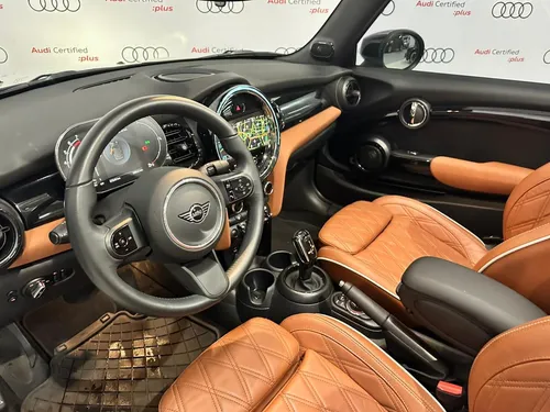 Mini Cooper Convertible 1.5 Iconic At