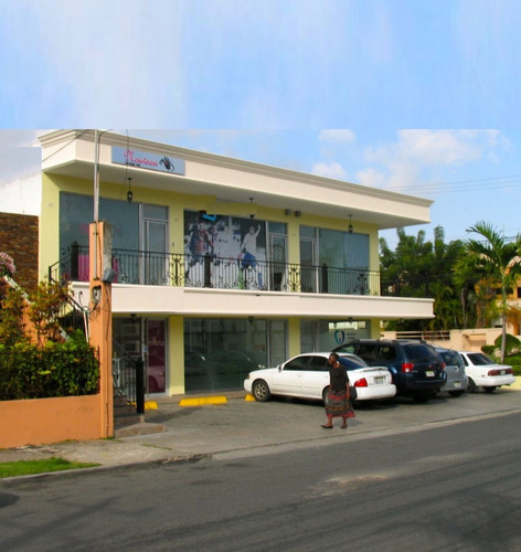 Local Comercial En Alquiler En El Ensanche Julieta Cod. 10346