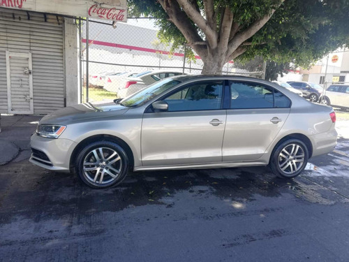 Imagen 4 de 12 de Volkswagen Jetta 2015 2.5 Trendline Mt