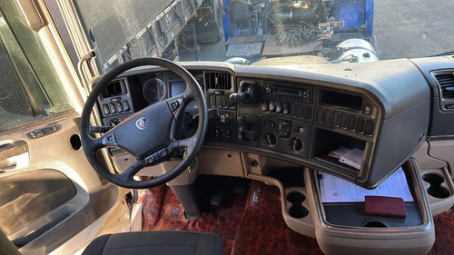 Imagem 4 de 8 de Scania R440 6x4 Highline Traçado Automático Teto Alto 2014