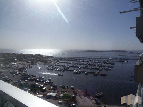 Imagen 6 de 30 de Con Magnifica Vista Al Puerto