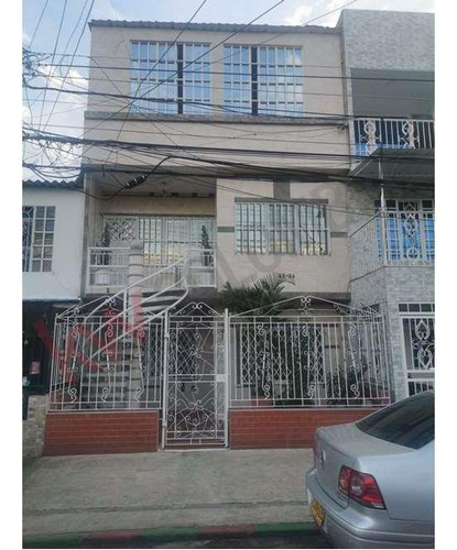 Casa Bifamiliar, Area 320 Mt2  Central-8985