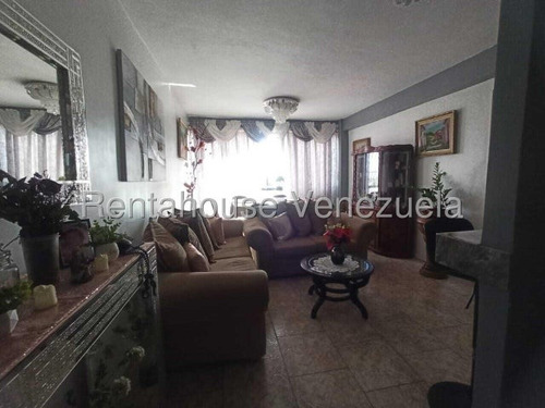 Erika Armeya Vende, Apartamento Ubicado En El Centro De Cabudare. Flex: 25-13615