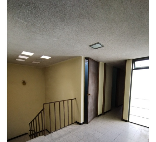 Casa Amplia Y Terreno Adicional Con Gran Ubicación En Puebla