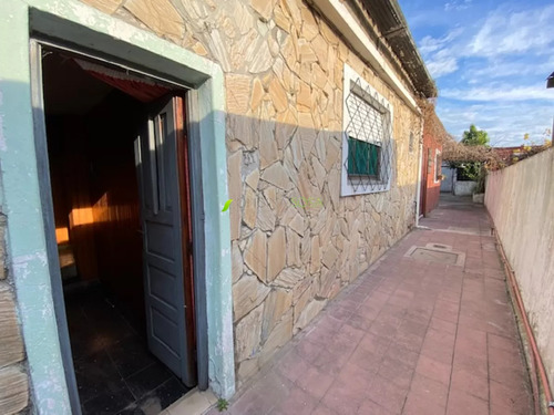 Oficina Sosa - Atanasildo Suarez Y Emancipacion Casa Y Galpon Al Frente Ideal 2 Vivinedas O Renta