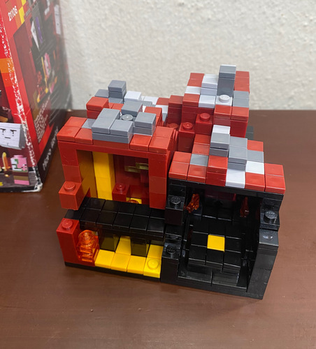 Lego Minecraft Micro World - The Nether, Armado 451 Set Armado Con Caja Y Un Manual (Usado)