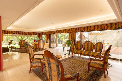 Colinas De Los Ruices !! Espectacular Quinta 802 M2 Terreno, 650 M2 Const., 4 Hab, 2 Estudios, 6 Baños, 4 Pe, Bar, Parrilera, Planta Eléctrica, Hermosas Áreas Verdes Y Sociales. Una Verdadera Joya !!