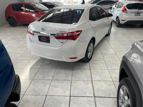 Imagen 4 de 7 de Toyota Corolla 2016 1.8 Xei Mt Pack 140cv