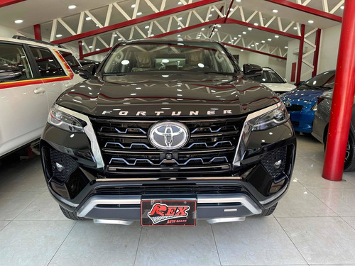 Imagen 3 de 14 de Toyota Fortuner Fortuner Vx.r