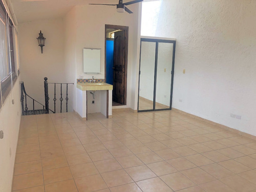 Imagen 27 de 29 de Rento En Cuernavaca Vista Hermosa Zona Dorada 2 Encantadoras Y Amplias Villas Estilo Mexicano Moderno Recien Remodeladas En Pequeño Y Exclusivo Conjunto Con Jacuzzi Privado Y Alberca Con Calf. Solar