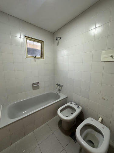 Departamento Tres Dormitorios Amplio Impecable Doble Balcón Abasto Parrillero