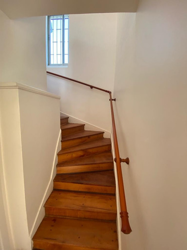 Excelente Casa Remodelada En Muy Buen Sector De Las Condes