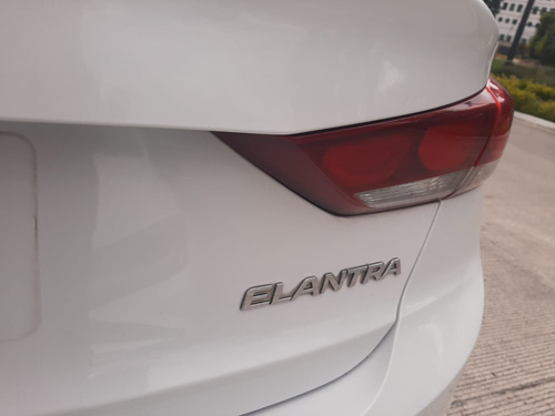 Imagen 10 de 15 de Hyundai Elantra 2018 2.0 Gls Premium At