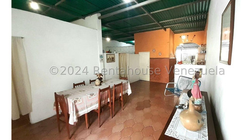 Rosa Rodríguez Vende Casa En La Zona Oeste De Barquisimeto Mls # 25-2499