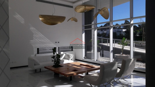 Apartamento En Brava, 1 Dormitorio- Ref: 2943