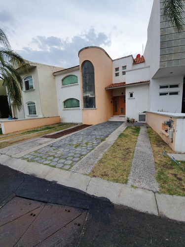 En Venta Casa En Centro Sur, Claustros Del Sur, Gran Ubicación, Oportunidad !