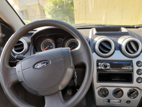 Imagem 6 de 9 de Ford Fiesta Sedan 2012 1.6 16v Se Flex 4p