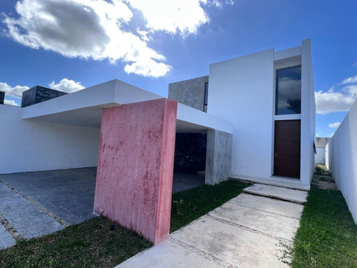 Casa En Venta En Mérida, Privada Arborea, Entrega Inmediata.