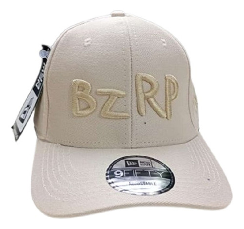 Gorra New Era Bzrp Bizarrap Beige Bisera Curva Ajustable