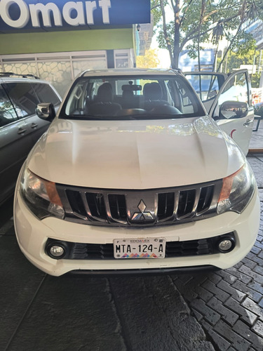 Mitsubishi L200 2.4 Cabina Doble 4x2 Mt