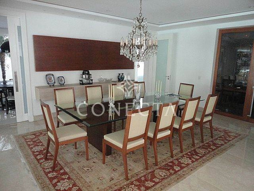 Imagem 15 de 27 de Tamboré 03 | Casa Alto Padrão | Venda | Fino Acabamento | Imenso Quintal Gramado - Cnc1282