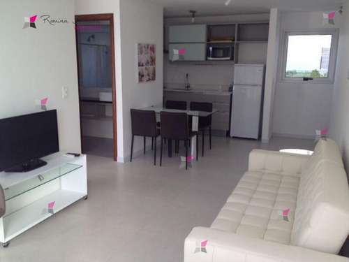 Apartamento En Alquiler Anual Con Parrillero Propio, Zona De Península - Ref: 9841