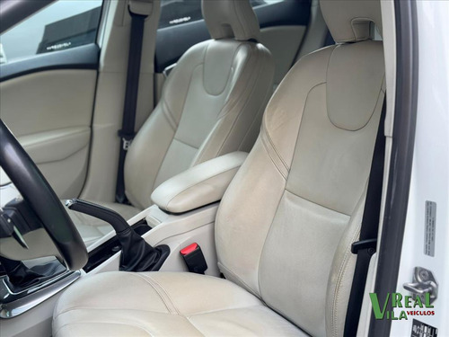 Volvo V40 2.0 T4 MOMENTUM GASOLINA 4P AUTOMÁTICO