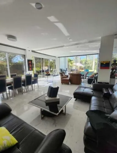 Venta De Casa De Lujo Con Ascensor En Llanogrande, Sector Cabeceras