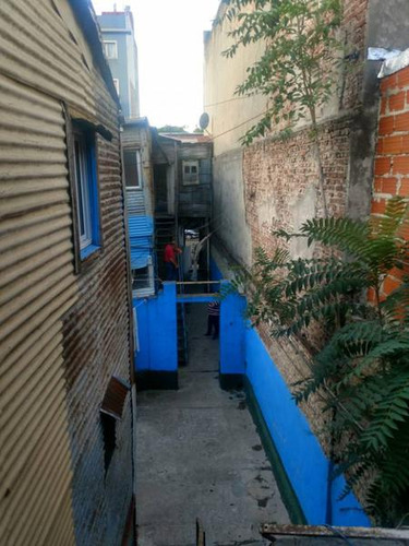 Olavarría Al 900 Típico Conventillo De Chapa Y Madera