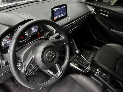 Mazda 2 1.5 Touring Sedan