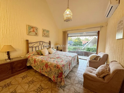 Excelente Casa En Venta De 5 Dormitorios En Lugano, Punta Del Este.