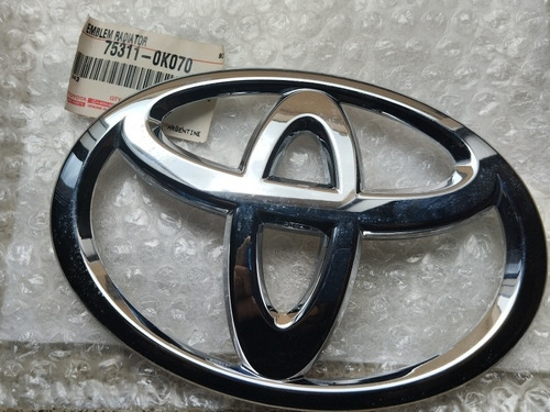 Emblema Parrilla Radiador Toyota Fortuner 09/14 Original 