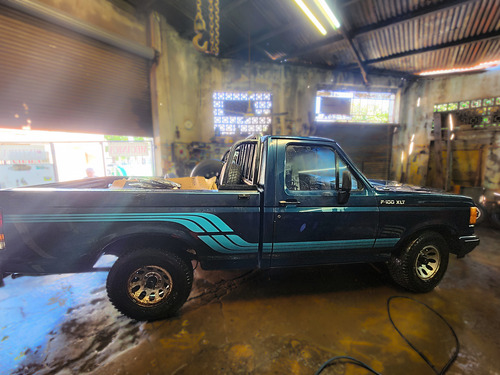 Ford F-100 Xlt
