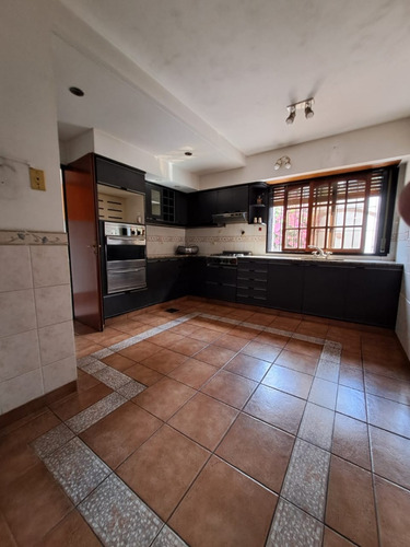 Hermoso Chalet 4 Amb Garaje 3 Baños - Fondito Libre -