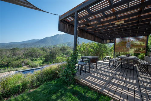Casa De Arquitectos En Venta De 6 Dorm. En Olmué