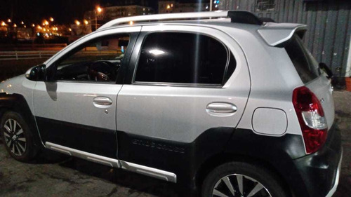 Toyota Etios 1.5 Cross 2015