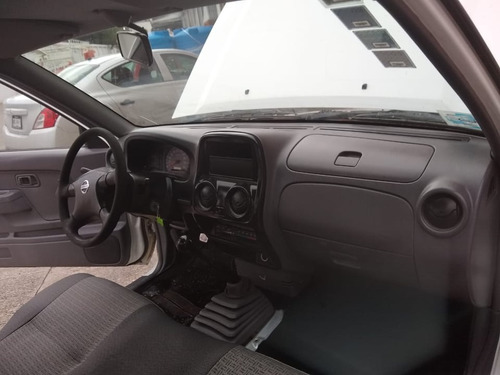 Imagen 9 de 11 de Nissan Np300 Estacas 2014