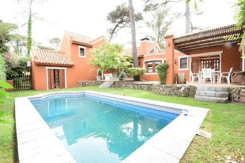 Casa Con Piscina Muy Cómoda, Ideal Para Veranear!!- Ref: 185