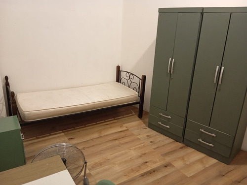 Habitación Individual Amplia Y Con Heladera Disponible En Hogar Estudiantil Zona Centro-b.sur!l