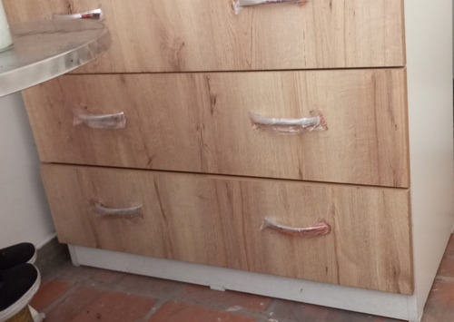Cómoda De 5 Cajones 1 Mt X 1 Mt X 60 Cmts (Usado)