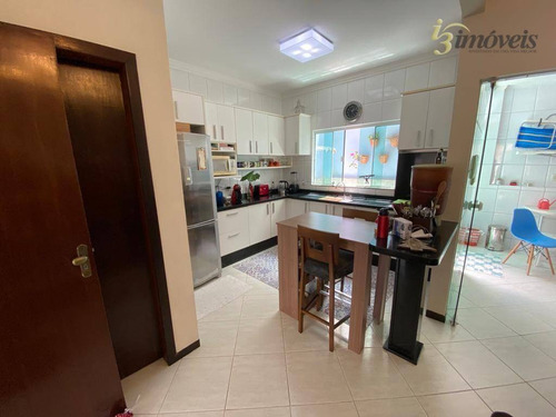 Imagem 13 de 30 de Casa Semi-mobiliada À Venda, Com 3 Dormitórios, Sendo 1 Suíte E 1 Vaga - Bairro Ariribá Em Balneário Camboriú-sc - Ca0408