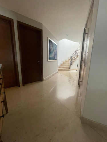 Venta De Excelente Residencia En La Col. San Jerónimo