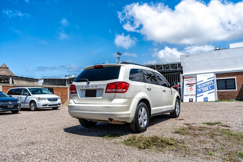 Imagen 7 de 15 de Dodge Journey