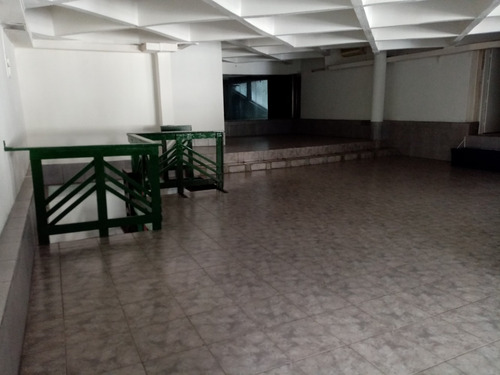 Local Comercial O Profesional. Al Frente 198 M2 En 2 Plantas