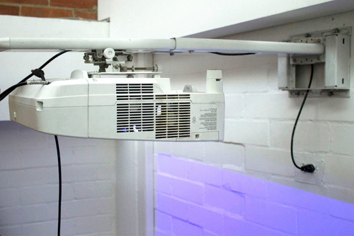 Imagen 7 de 8 de Video Proyector Nec Um3300w Vida Útil De La Lampara 70%